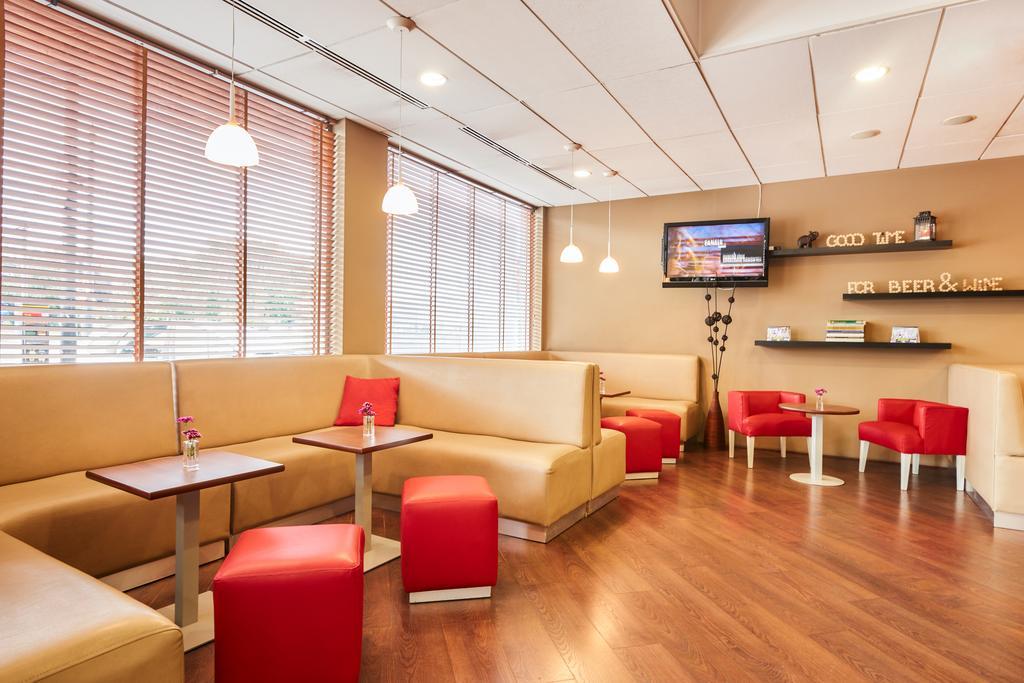 Campanile Lodz Hotel Buitenkant foto
